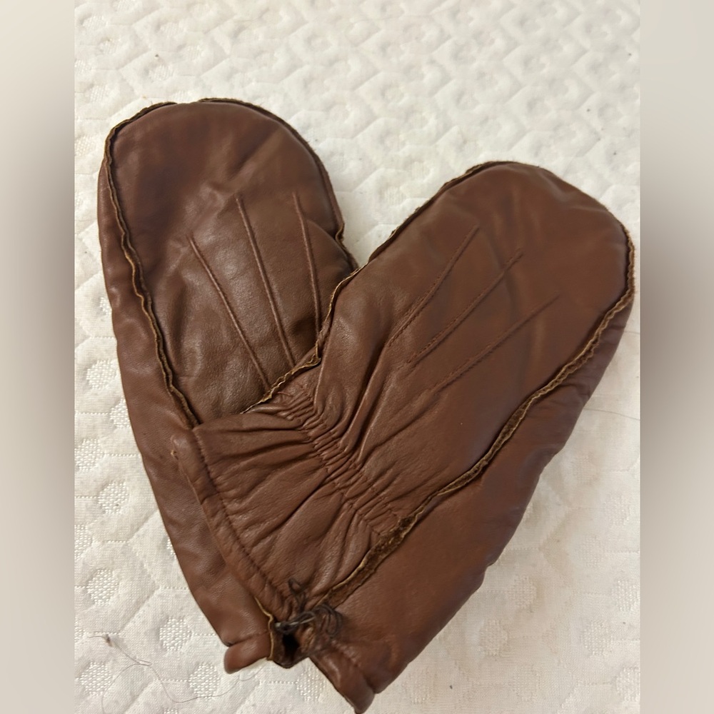 Gates brown  Leather Mittens women’s